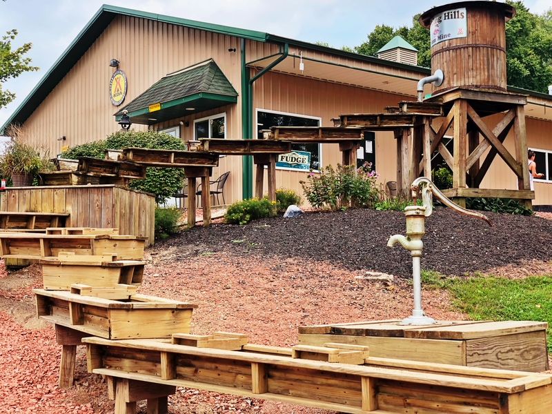 Hocking Hills KOA Holiday, Logan Hocking Hills KOA Holiday, Logan