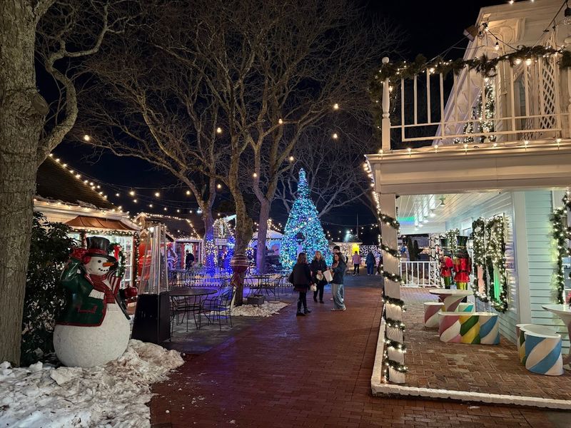 Holiday Season Is When the Inn Becomes a Full Attraction Holiday Season Is When the Inn Becomes a Full Attraction