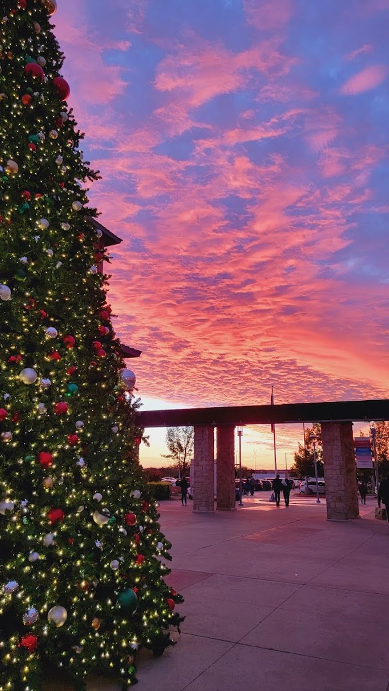 Holiday Shopping That Actually Feels Festive Holiday Shopping That Actually Feels Festive