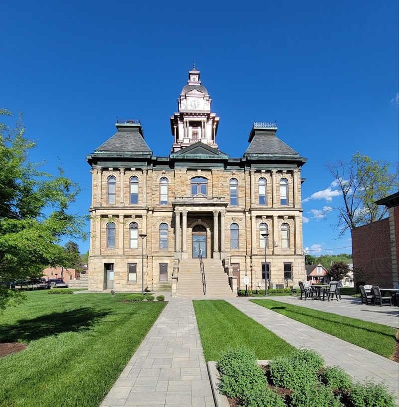 Holmes County Courthouse Square, Millersburg Holmes County Courthouse Square, Millersburg