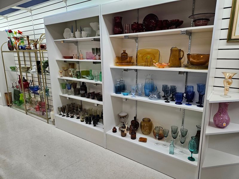 Home decor, art, and vintage pieces worth browsing slowly Home decor, art, and vintage pieces worth browsing slowly