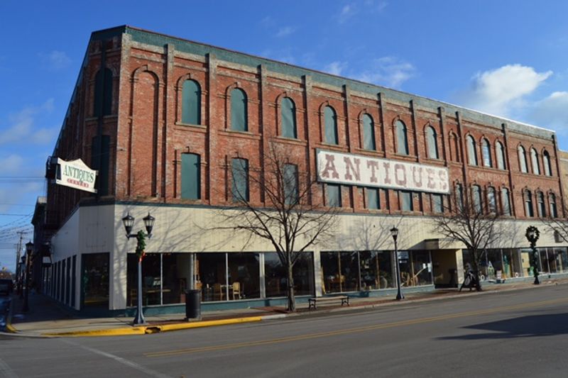 How Bay City, Michigan Sets the Scene Outside the Door