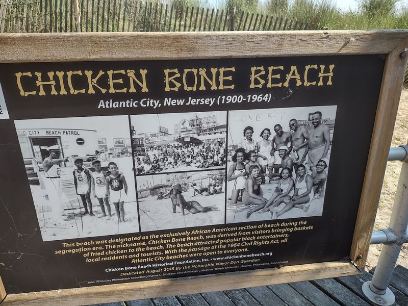 How Segregation Pushed Black Beachgoers to One Stretch of Sand How Segregation Pushed Black Beachgoers to One Stretch of Sand