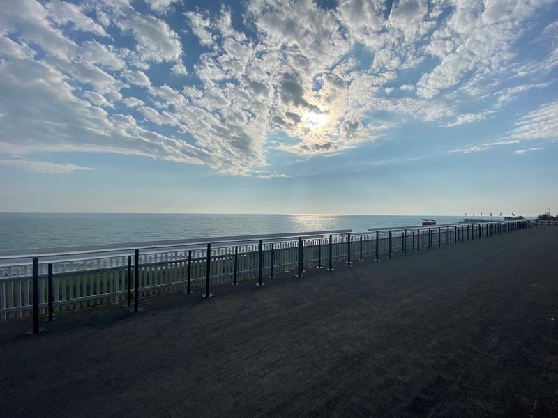 How to Experience the Coast Without Fighting the Crowd How to Experience the Coast Without Fighting the Crowd