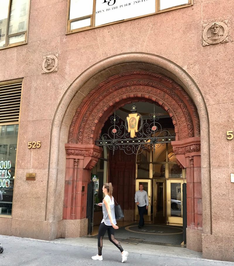 How to plan a smart visit to B&J Fabrics