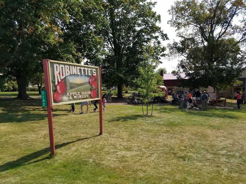 How to plan the best day at Robinette’s in Michigan