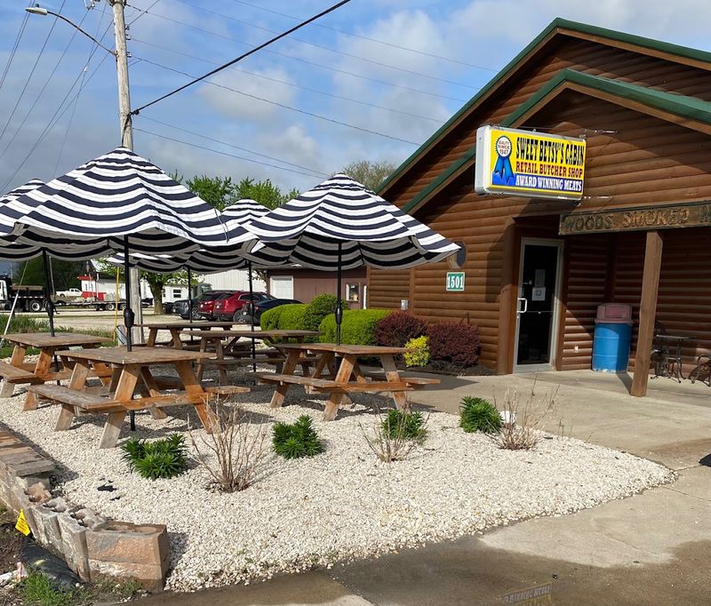 How to plan your own stop at Woods Smoked Meats, Inc.