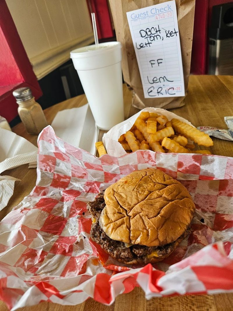 The Smash Burger That Keeps the Grill Busy The Smash Burger That Keeps the Grill Busy