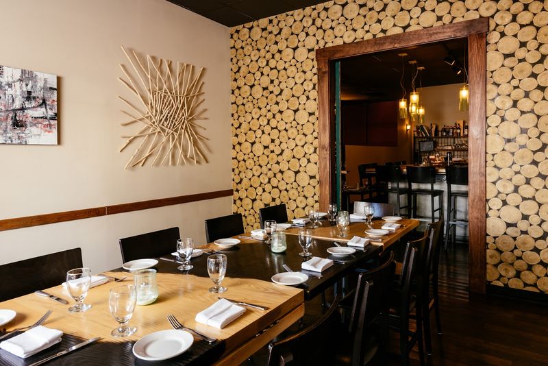 A Grant Street Dining Room That Keeps the Drama on the Plate