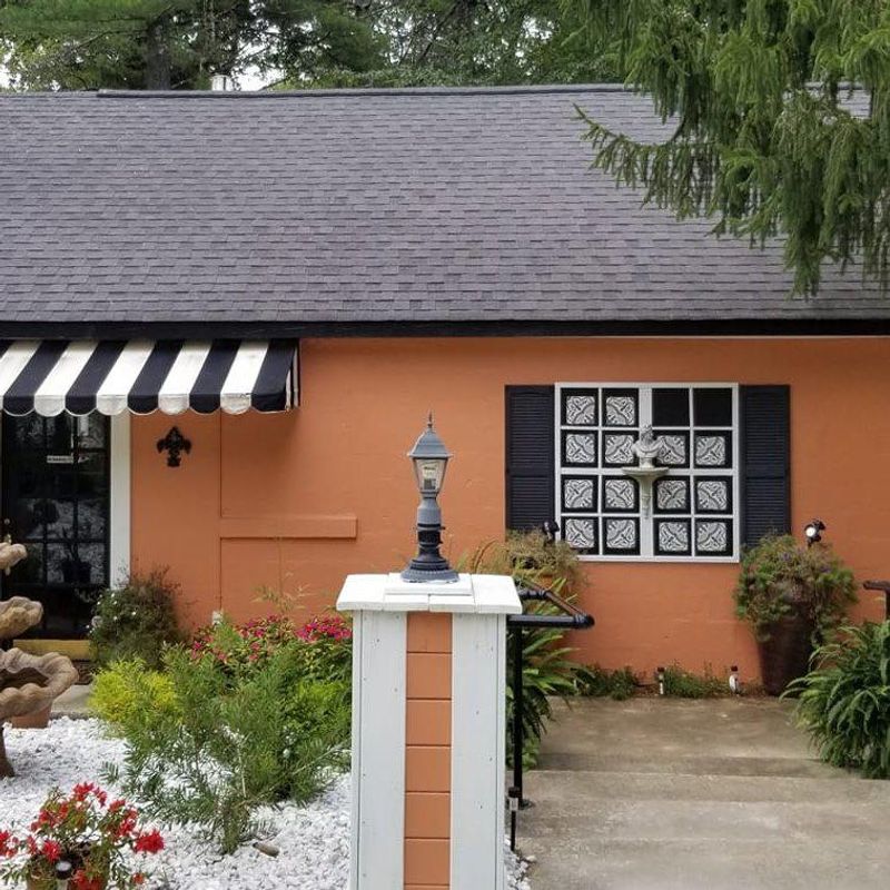 La Bella Pearl's — Sewanee La Bella Pearl's — Sewanee