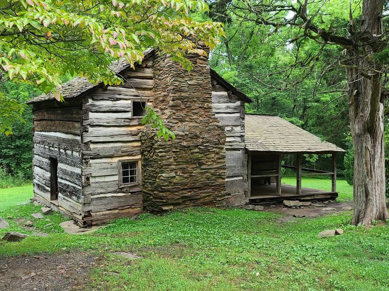 Little Greenbrier and Roundtop Trailhead — Sevierville Little Greenbrier and Roundtop Trailhead — Sevierville
