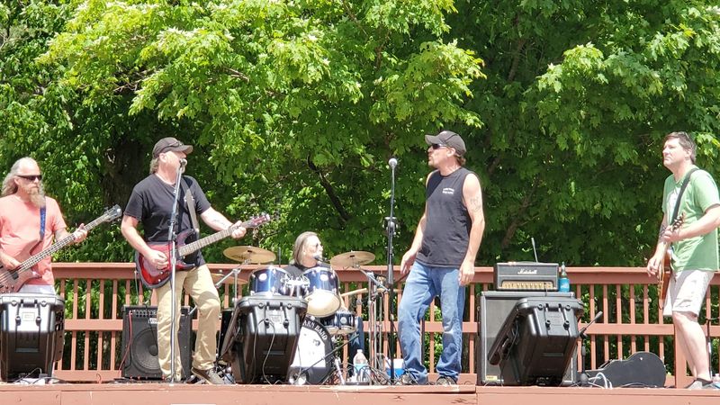 Live Music and Cultural Performances That Fill the Park With Energy