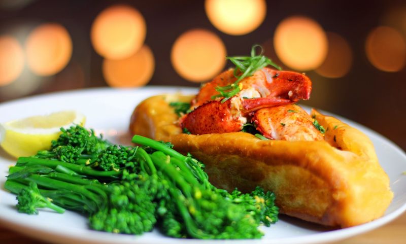 Lobster Roll That Lets the Lobster Do the Talking Lobster Roll That Lets the Lobster Do the Talking