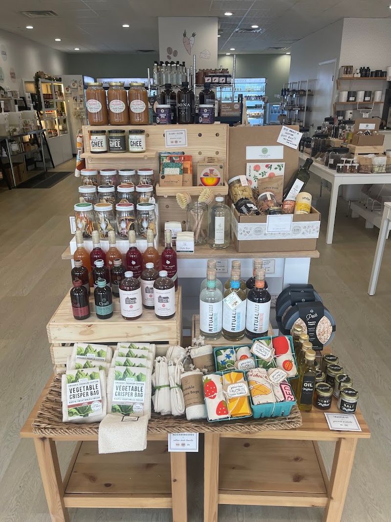 Local Partnerships Keep Food Fresh and Packaging Out of the Trash