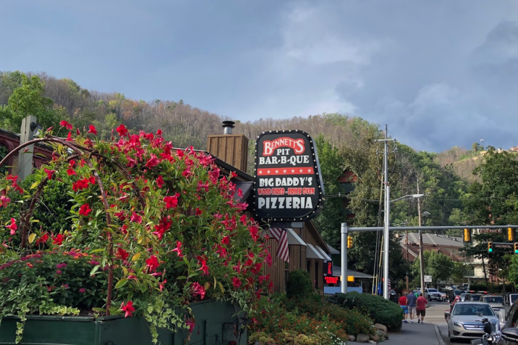 Locals Say These Are the 10 Best Lunch Spots in Gatlinburg, Tennessee