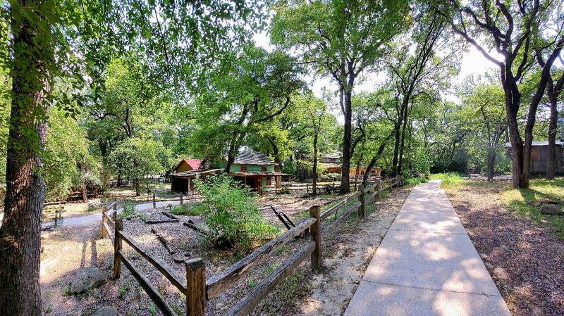 Log Cabin Village (Fort Worth) Log Cabin Village (Fort Worth)