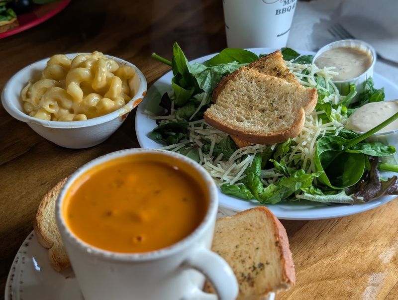 Lunch, Dinner, and Sunday Brunch Give Familiar Flavors a Creative Twist Lunch, Dinner, and Sunday Brunch Give Familiar Flavors a Creative Twist