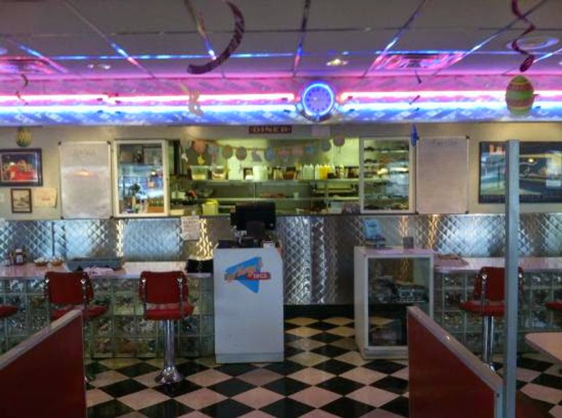 Mary’s Diner, Geneva