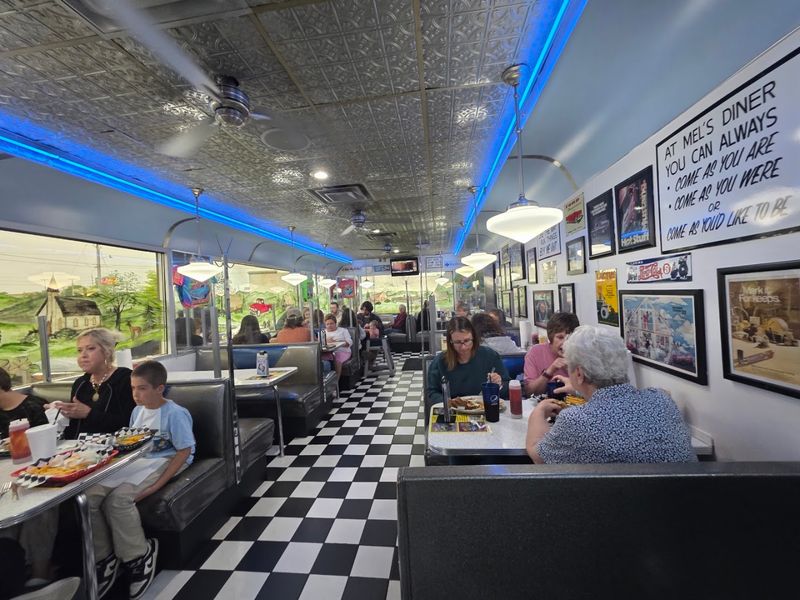 Mel's Diner — Pigeon Forge Mel's Diner — Pigeon Forge