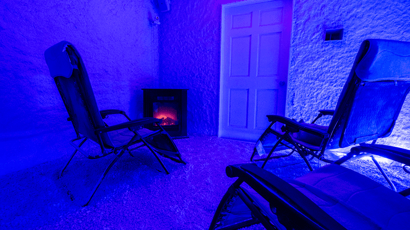Microscopic Salt Particles Turn Quiet Relaxation Into a Halotherapy Session
