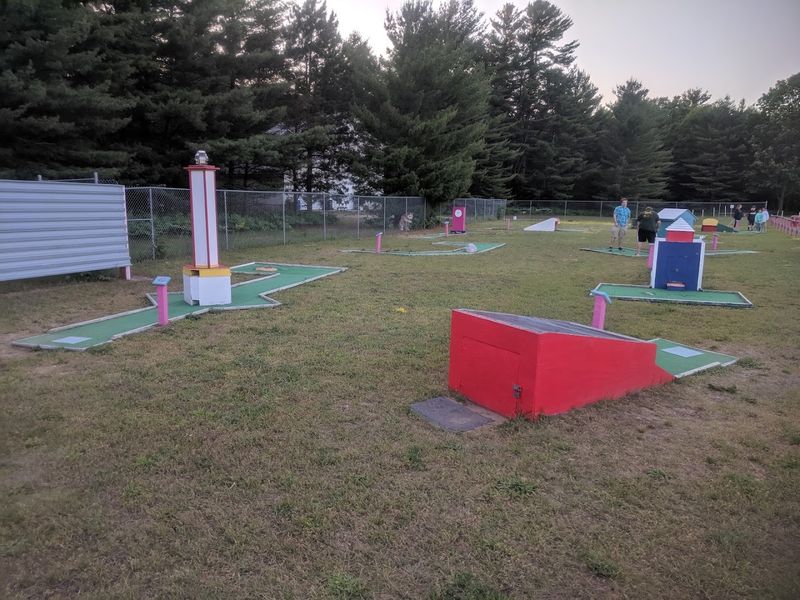 Mini Golf, Playgrounds, and the Pre-Show Scene Mini Golf, Playgrounds, and the Pre-Show Scene
