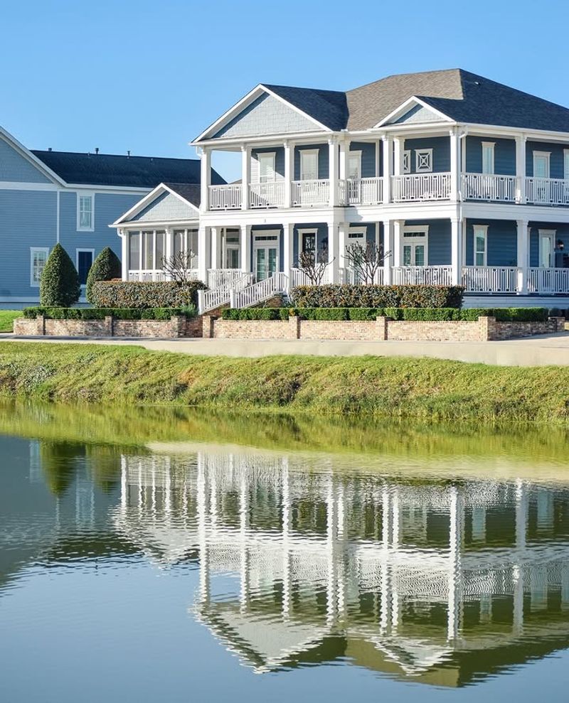 Modern Homes With Coastal Charm