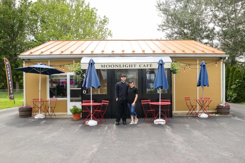 Moonlight Café, Dover