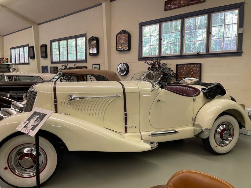 More than automobiles - the details that deepen the visit