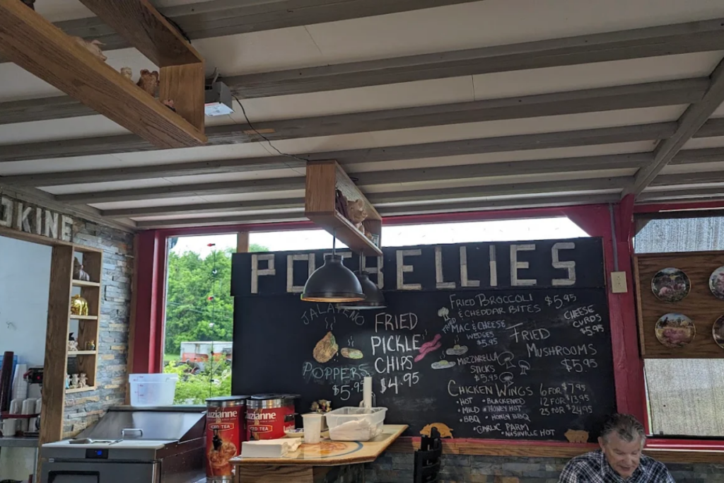 Nashville Hot Chicken Gets the Hype, But This Tennessee Roadside Spot Is Where Locals Go for Comfort Food