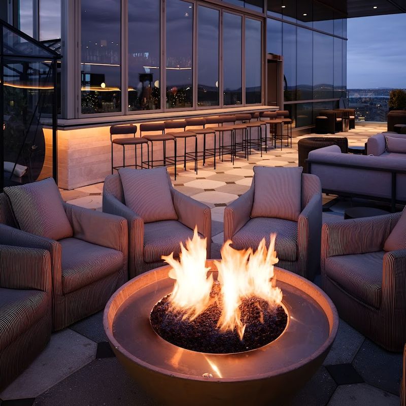 Halo Rooftop Bar (Denver) Halo Rooftop Bar (Denver)