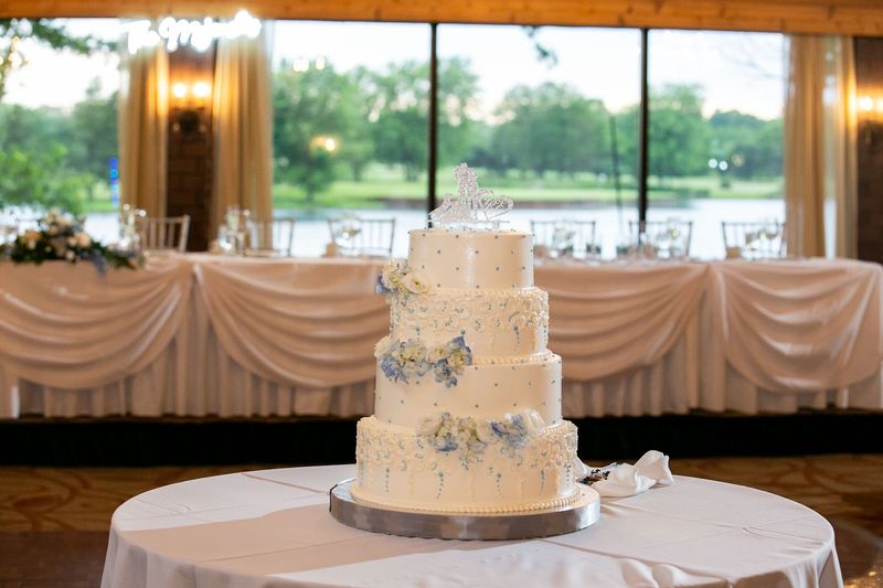 The Illinois Sweet Spot for Birthdays, Showers, and Wedding Tiers The Illinois Sweet Spot for Birthdays, Showers, and Wedding Tiers