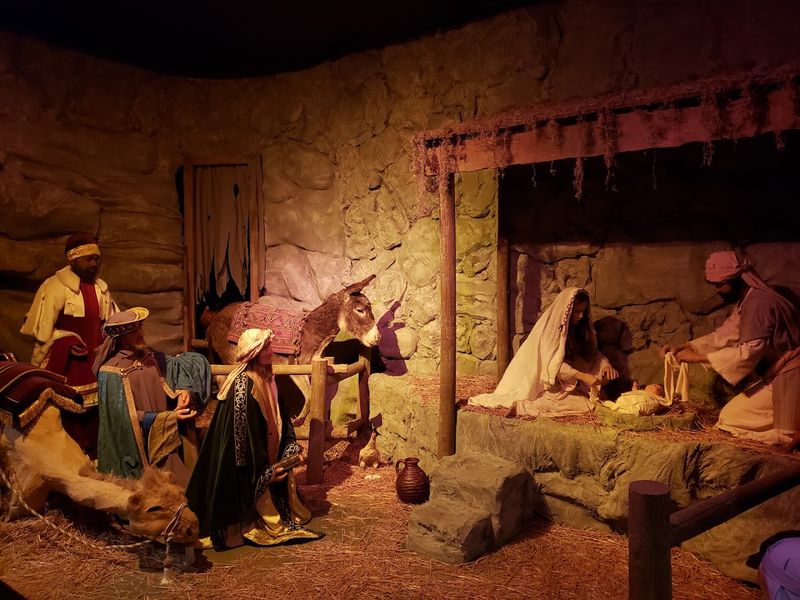 Old and New Testament scenes make Scripture visual Old and New Testament scenes make Scripture visual