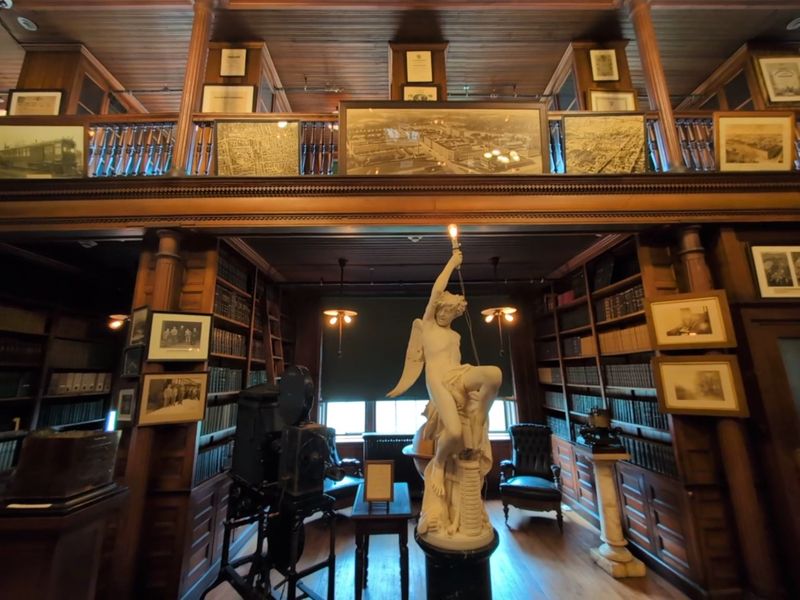Original Furnishings Make the House Feel Frozen in Time