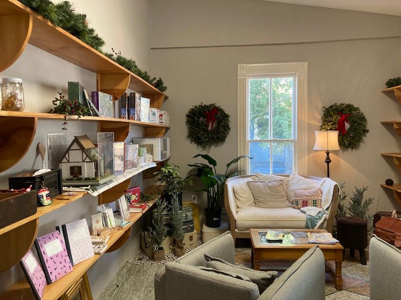 Paper Leaves Book Shop (Waxahachie) Paper Leaves Book Shop (Waxahachie)