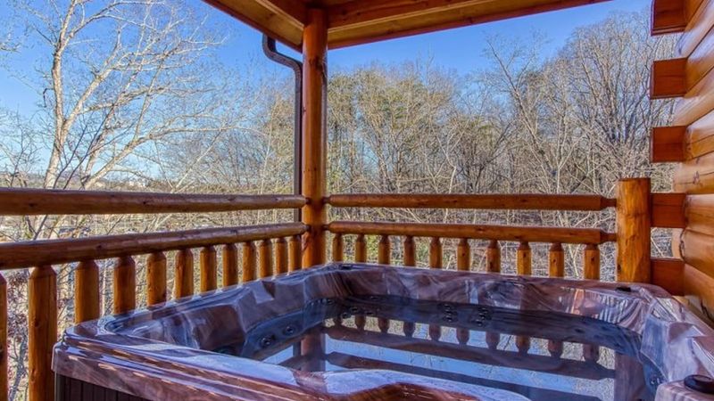 Parkway Poolin' Private Pool Cabin – Pigeon Forge