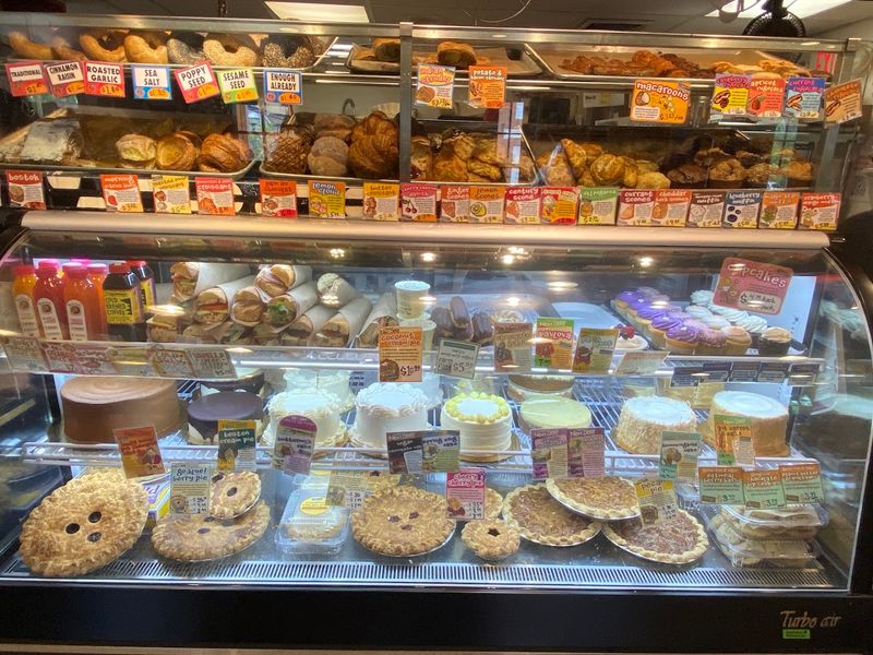 Pastry Shelves in Michigan That Reward Fast Decisions