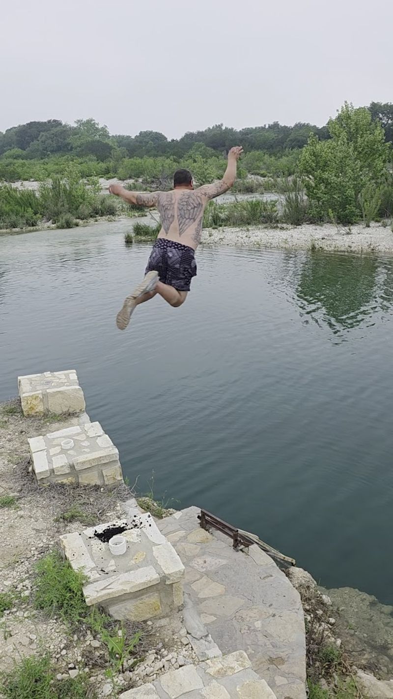 Perfect Jumping Spots for Thrill-Seekers and Cautious Swimmers Alike Perfect Jumping Spots for Thrill-Seekers and Cautious Swimmers Alike