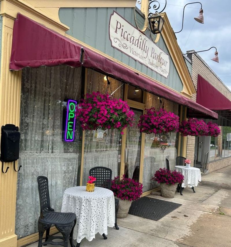 Piccadilly Parlour Victorian Tearoom, Canfield