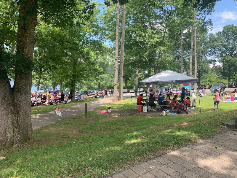 Picnic Tables, Grills, and Easy Amenities Make It an All-Day Spot Picnic Tables, Grills, and Easy Amenities Make It an All-Day Spot