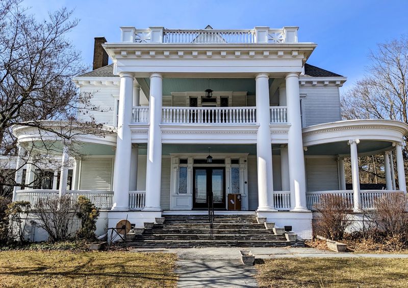 Pike County Columns, Milford