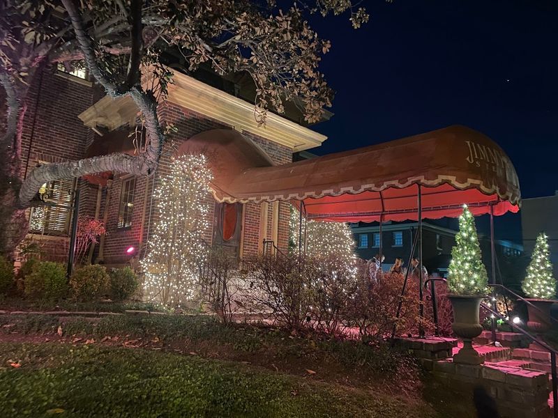 Plan Your Visit to This Beloved Tennessee Dinner Spot Plan Your Visit to This Beloved Tennessee Dinner Spot