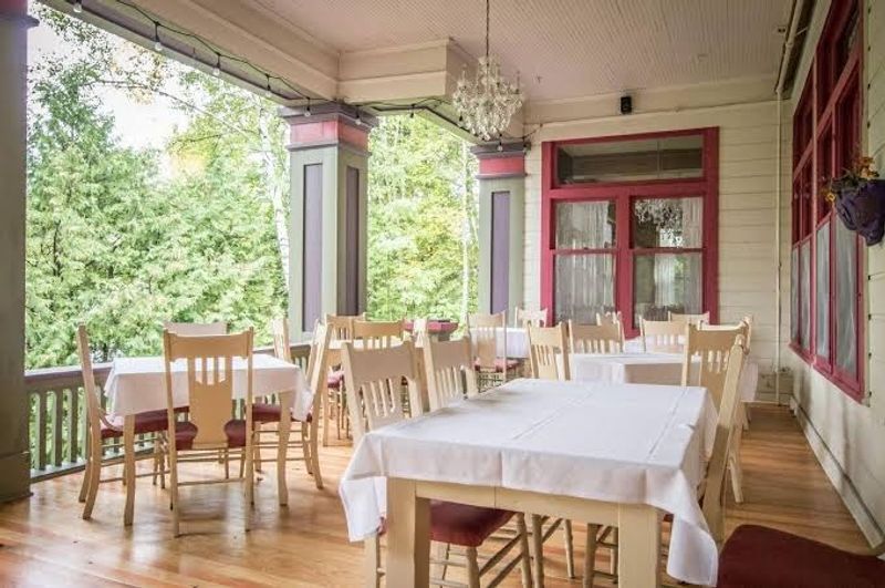 Planning Your Visit: Timing, Breakfast, and What to Expect