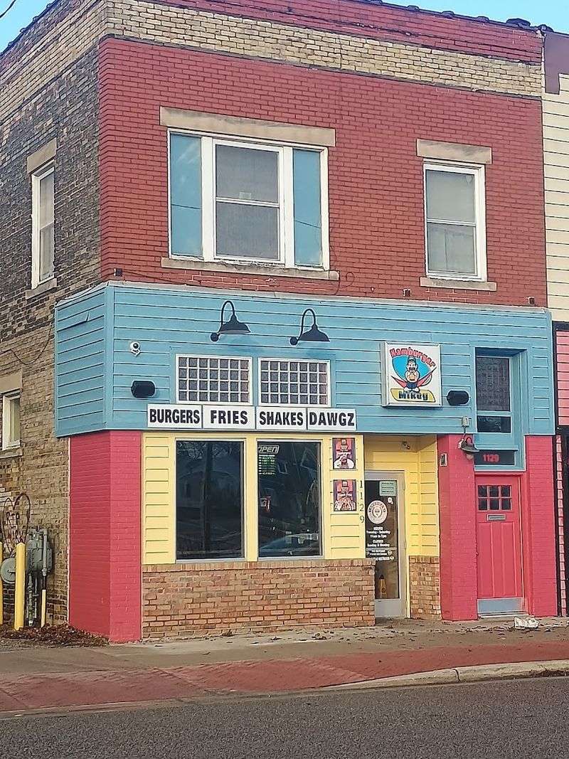 Planning Your Visit to This Michigan Burger Spot Without the Guesswork