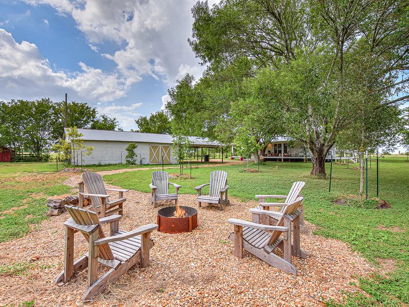 Private Decks with Hammocks and Fire Pits for Ultimate Relaxation