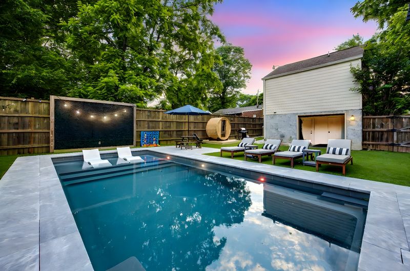 Private Pool Oasis With Stargazing + Outdoor Sauna – Nashville