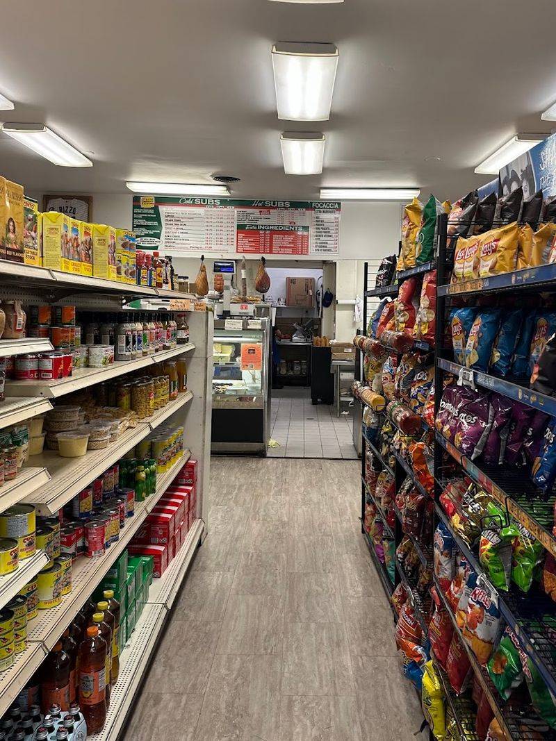 A Deli That Still Acts Like a Deli