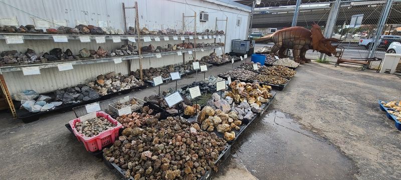 Raw Rock Depot Where Treasure Hunters Strike Gold Raw Rock Depot Where Treasure Hunters Strike Gold
