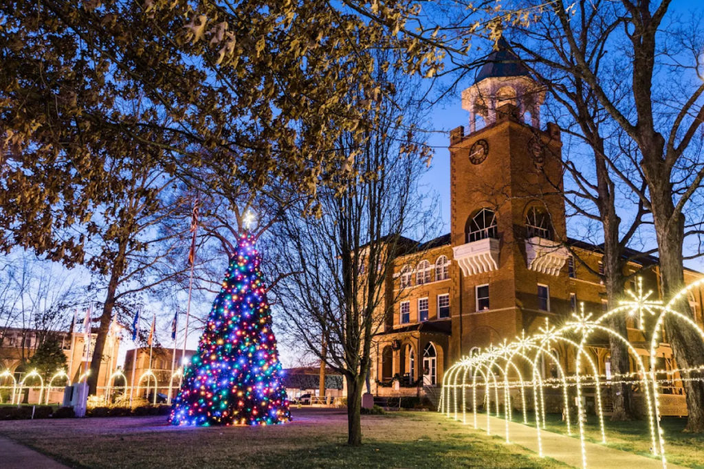 Retirees Are Eyeing These 11 Tennessee Towns For Peace, Charm, And Affordable Living