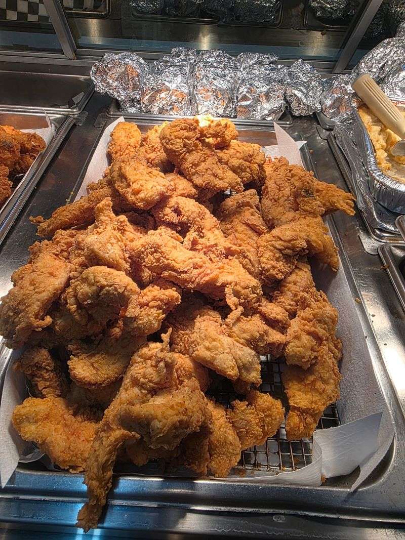 Fried Chicken, Salad Bar, and Deli Counters That Keep the Visit Flexible Fried Chicken, Salad Bar, and Deli Counters That Keep the Visit Flexible