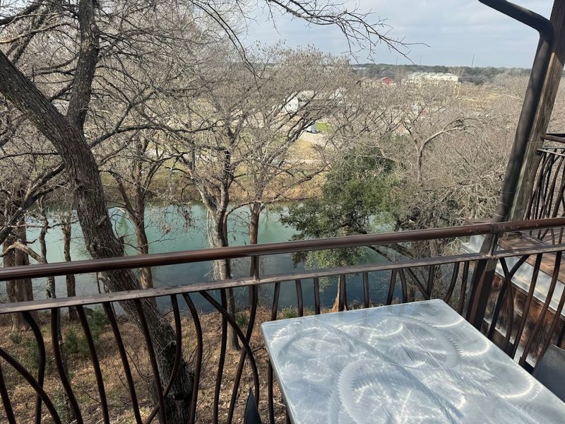 Riverfront Views and Rustic Atmosphere Riverfront Views and Rustic Atmosphere
